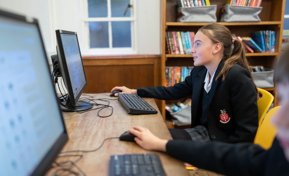 Two Thirds of 16–17 Year Olds Using AI: Kingswood Makes It Part of the Curriculum